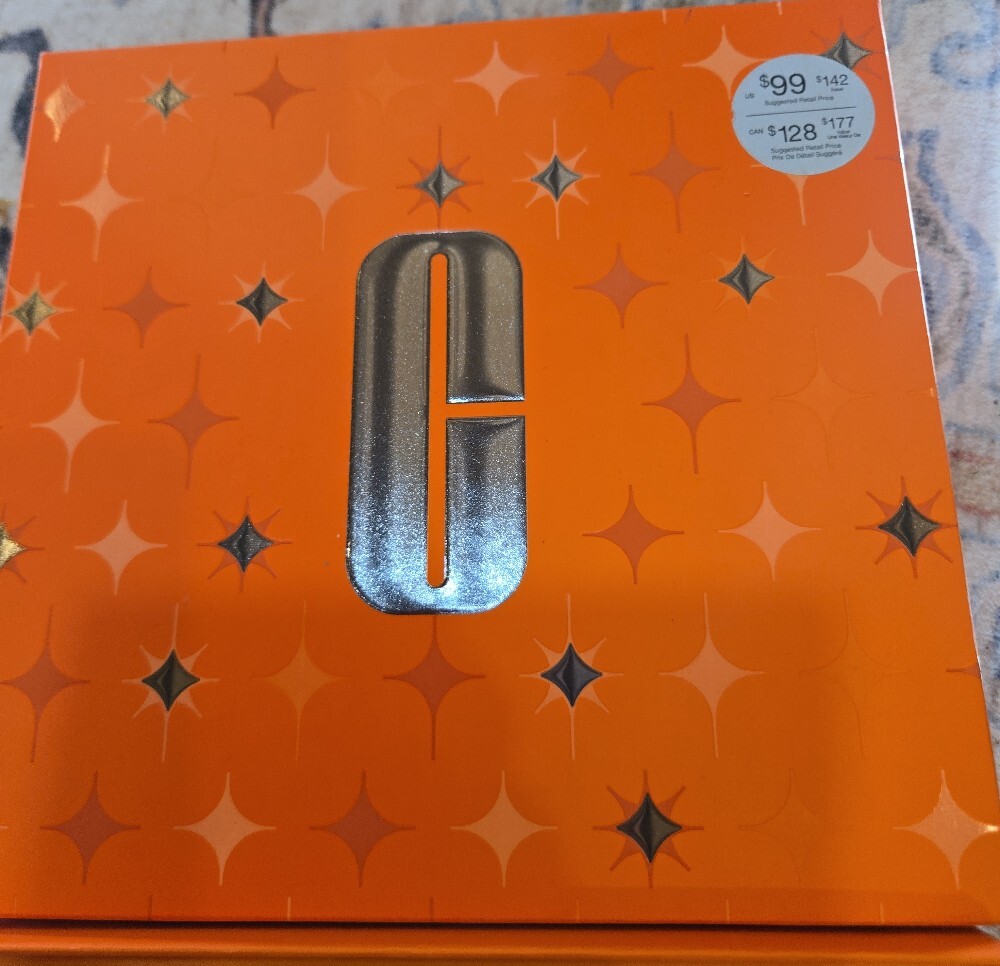 Clinique Happy Gift Set in Bright Orange Packaging - Picture 3 of 5